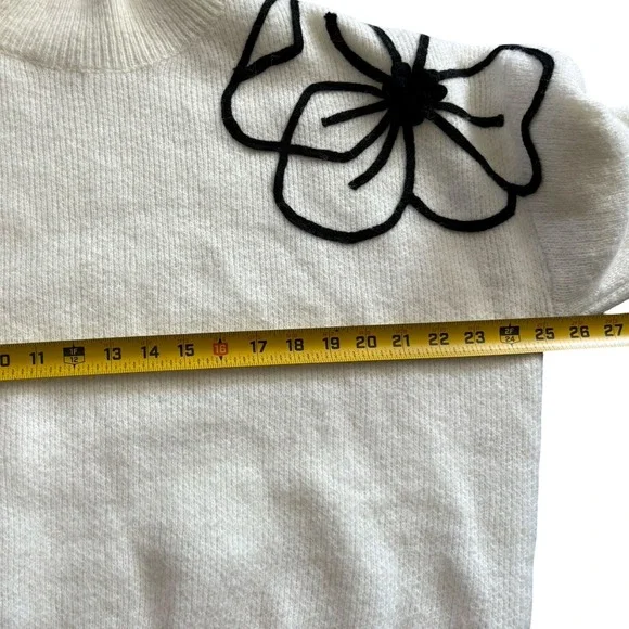 Gilli Women Cream Mock Neck Sweater Black 3D Floral Embroidery Size Large - Picture 11 of 11